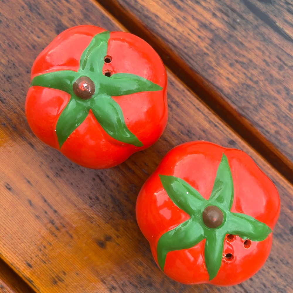 Vintage Tomato Salt And Pepper Shaker - Picture 1 of 1